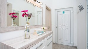 Unclassified image, 4 of 21, button - Apartments Tatja - 2 Bedroom Apartment (Solta)
