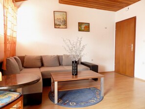 Apartment, Smoking