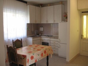 Apartment, Smoking | 2 bedrooms - Apartments Pero - Free Wifi and air con (Selca)