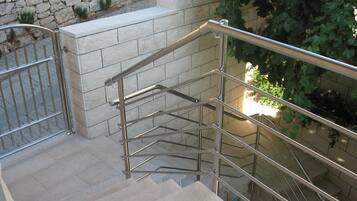 Apartemen, Boleh Merokok | Eksterior