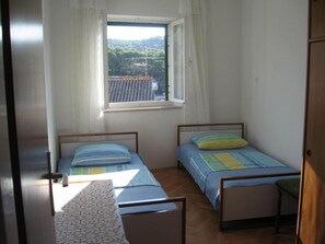 2 bedrooms - Apartments Pero - Free Wifi and air con (Selca)