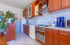 Apartment, Smoking