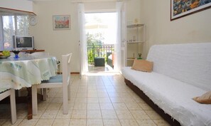 Apartment, Smoking | 3 bedrooms - Apartments Rina - 200 m From Beach (Okrug)