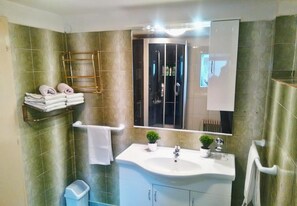 Room - Holiday Houses, Villas Tomislav - 100 m From sea (Seget)