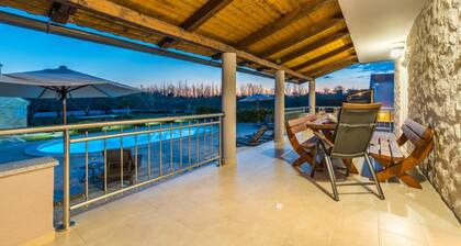 Holiday Houses, Villas Oasis Village Villa - Heated Pool