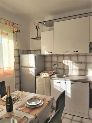 Apartment, Smoking