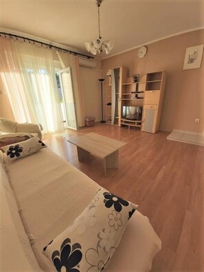 Apartment, Smoking