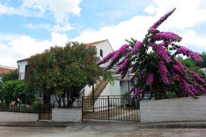Exterior - Apartments Marija - Free Parking (Supetar)