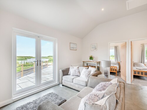 Stunning lovely peaceful location, ideally from getting away from it all.
