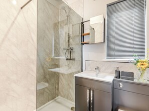 Towels - Stunning lovely peaceful location, ideally from getting away from it all. (Saltfleetby)