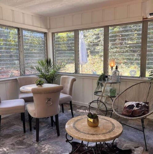 4-room apartment in quiet, safe neighborhood