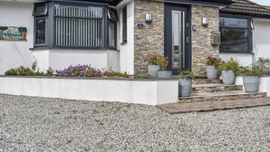 Exterior detail - 3 bedroom accommodation in New Milton (New Milton)