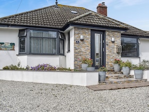 Exterior detail - 3 bedroom accommodation in New Milton (New Milton)