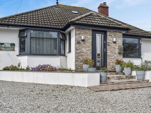 Exterior detail - 3 bedroom accommodation in New Milton (New Milton)