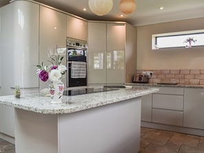 Dishwasher, high chair - 3 bedroom accommodation in New Milton (New Milton)