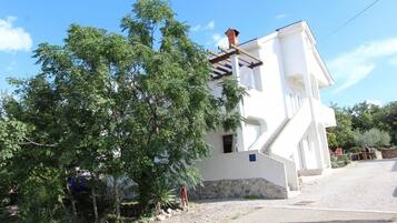 Apartment, Smoking | Exterior