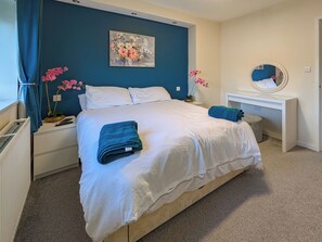3 bedrooms, free WiFi, bed sheets - A fantastic place for families to stay. (Conwy)