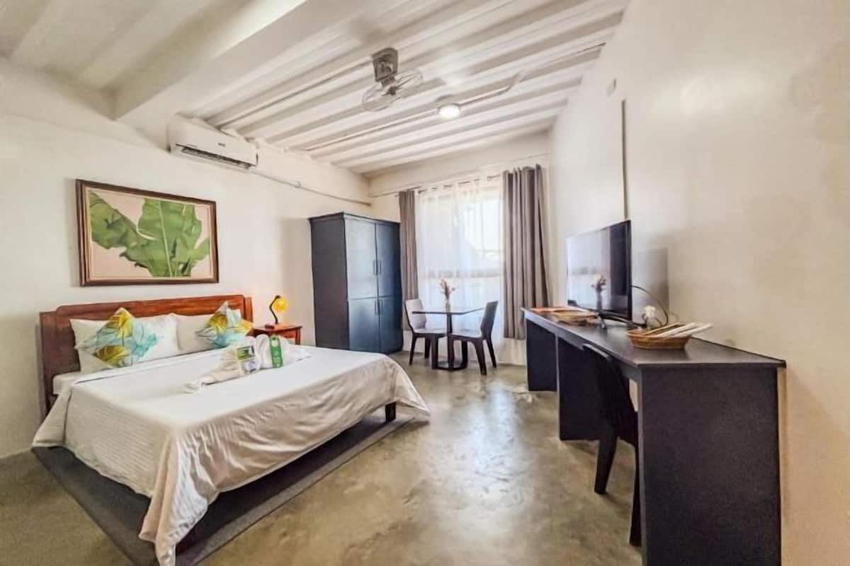 Individually furnished, blackout curtains, free WiFi, bed sheets