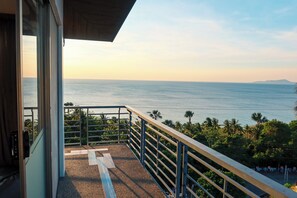 Premium suite, 1 kingsize bed, bad, uitzicht op zee | Terras