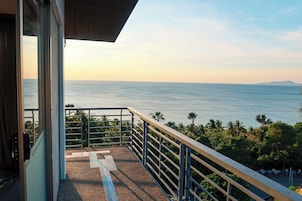 Premium Suite, 1 King Bed, Bathtub, Sea View | Terrace/patio