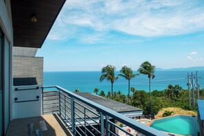 Premium-Suite, 1 King-Bett, Badewanne, Meerblick | Terrasse/Patio