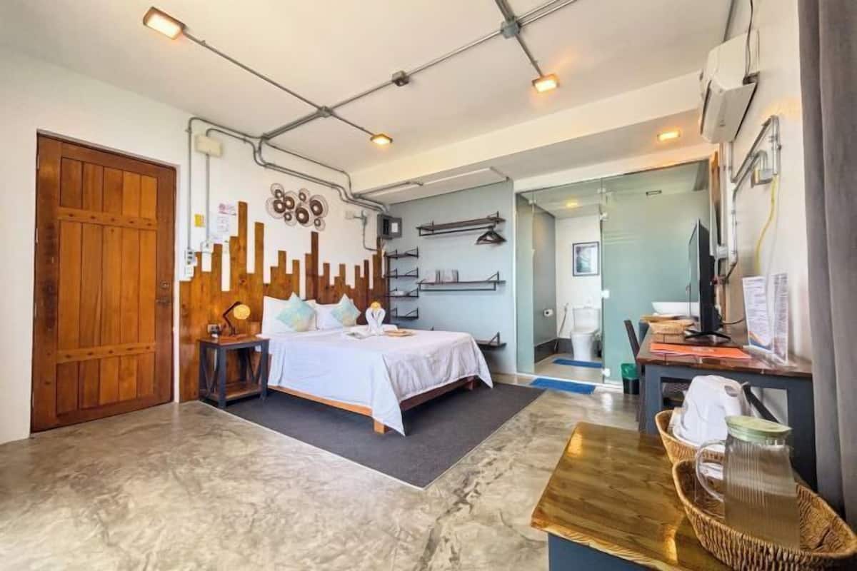1 bedroom, individually furnished, blackout drapes, free WiFi