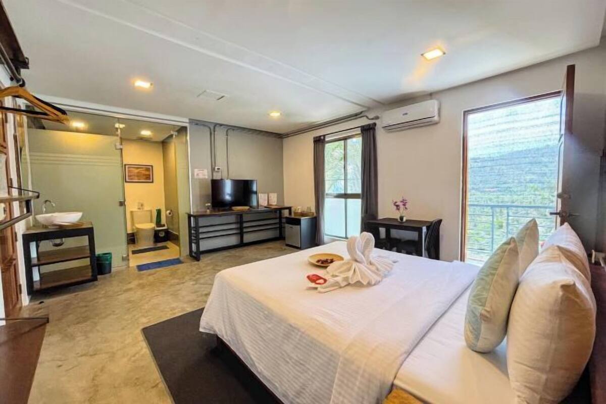 Individually furnished, blackout curtains, free WiFi, bed sheets