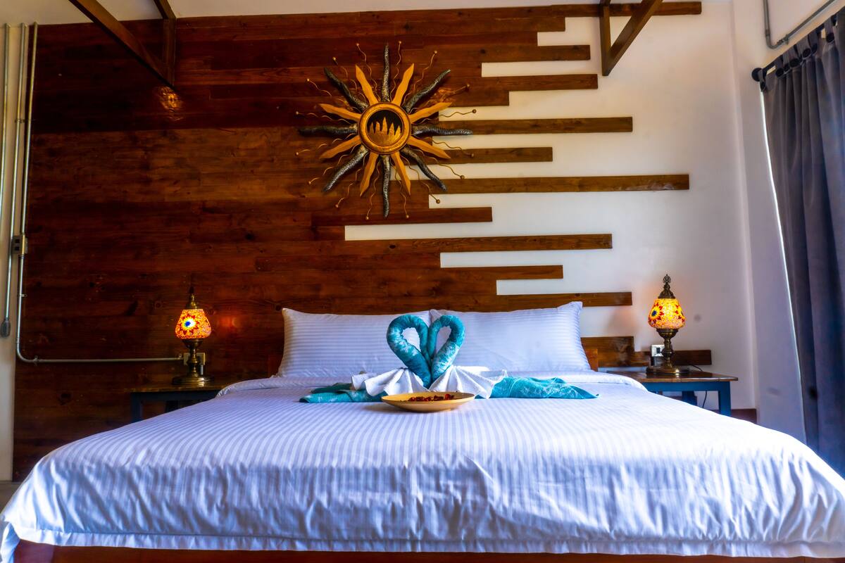 Suite Premium, 1 letto king, vasca da bagno, vista mare | 1 camera, con arredamento individuale, tende oscuranti, Wi-Fi gratuito