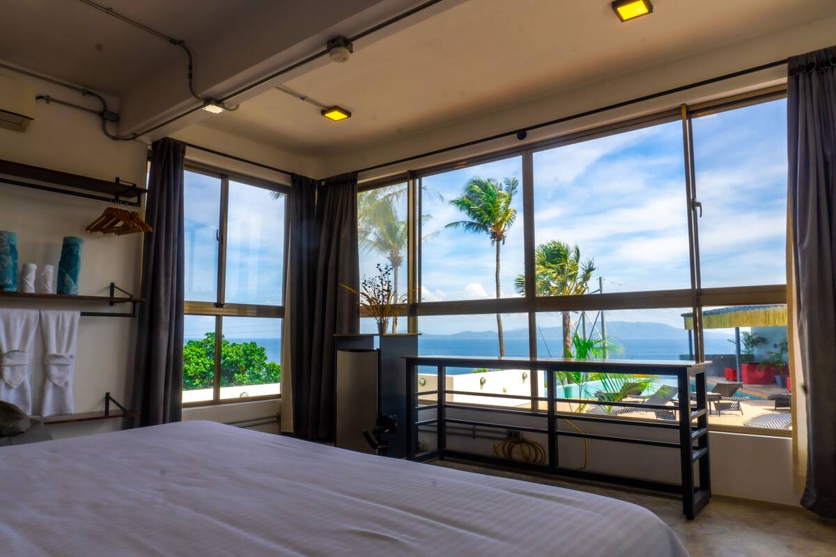 Suite Deluxe, 1 letto king, accesso alla piscina, vista piscina | 1 camera, con arredamento individuale, tende oscuranti, Wi-Fi gratuito