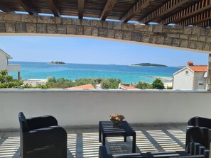 Room - Holiday Houses, Villas Villa More - 10m From sea (Rogoznica)