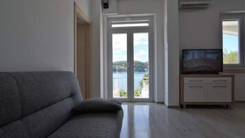 Apartment, Smoking | 3 bedrooms