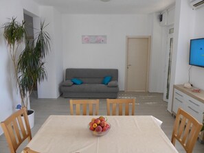 Apartment, Smoking | 3 bedrooms - Apartments Mari - 30 m From sea (Selca)