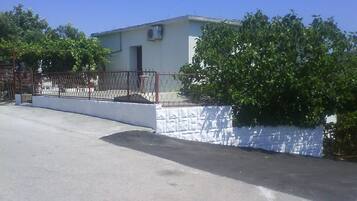 Apartment, Smoking | Exterior