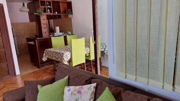 Apartamento, para fumantes | 2 quartos