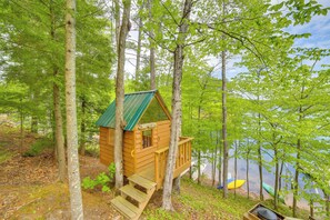 Exterior - Waterfront 'UP Badger Lodge BnB' on Powell Lake (Wetmore)