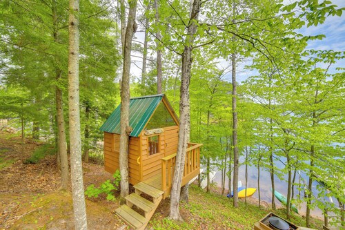 Waterfront 'UP Badger Lodge BnB' on Powell Lake
