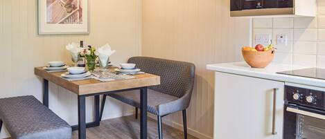 Astianpesukone, syöttötuoli