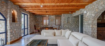 Manousaki,serene villa,pool,Near taverns