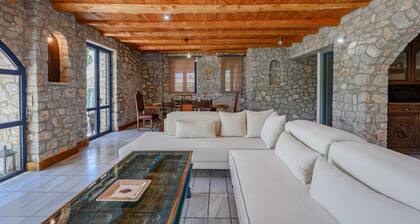 Manousaki,serene villa,pool,Near taverns