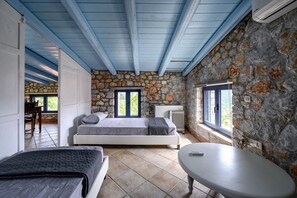 4 chambres, fer et planche à repasser, accès au Wi-Fi (inclus)