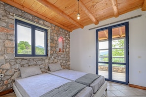 4 bedrooms, iron/ironing board, free WiFi, bed sheets - Rozare,serene villa,pool,Near taverns,Crete,Greece (Lampini)