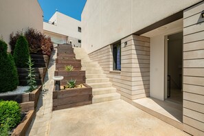 Exterior detail - AM-7 Modern house with shared pool (Llafranc)