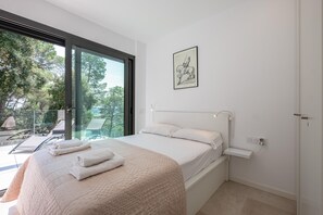 3 間睡房、熨斗/熨衫板