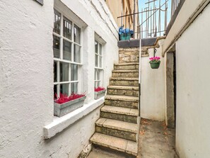 Property grounds - 2 bedroom accommodation in Bath (Bath)