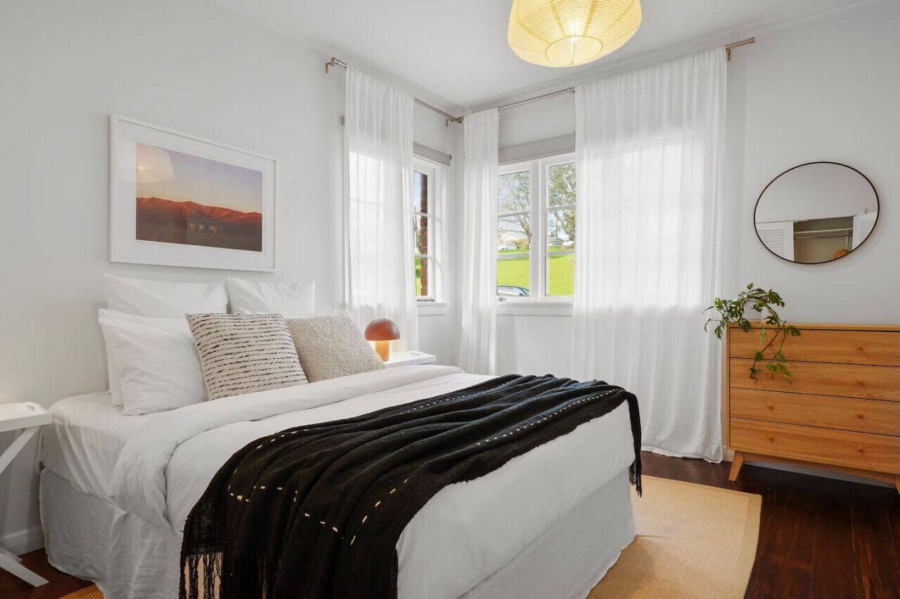 3 bedrooms, desk, iron/ironing board, free WiFi