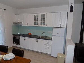 아파트, 흡연 | 2 개의 침실