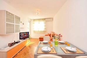 Room - Apartments Tam - With Parking (Omis)