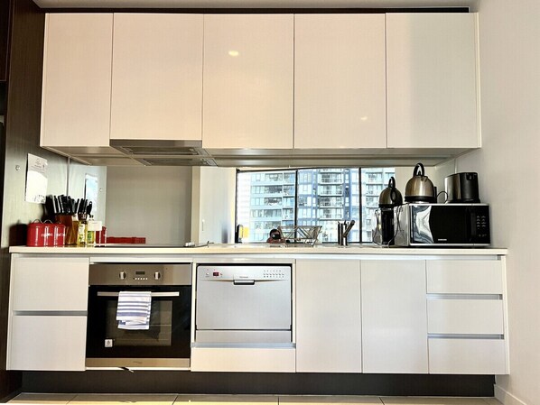 Fridge, microwave, oven, stovetop