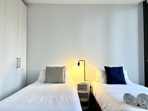 2 室のベッドルーム、アイロン / アイロン台、旅行用ベビーベッド、WiFi (無料)