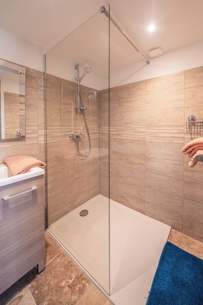 Shower, towels